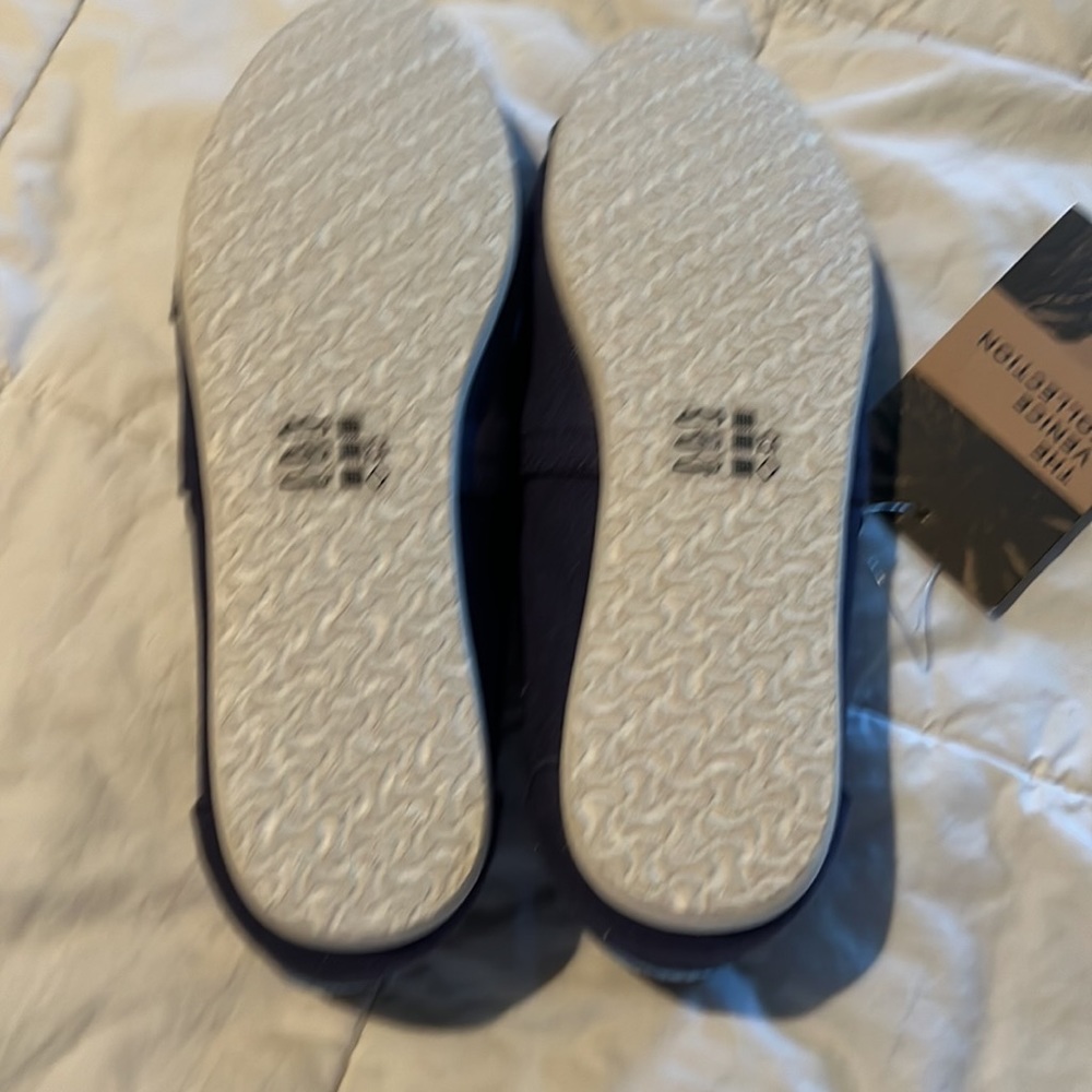 Toms - Picture 3 of 3